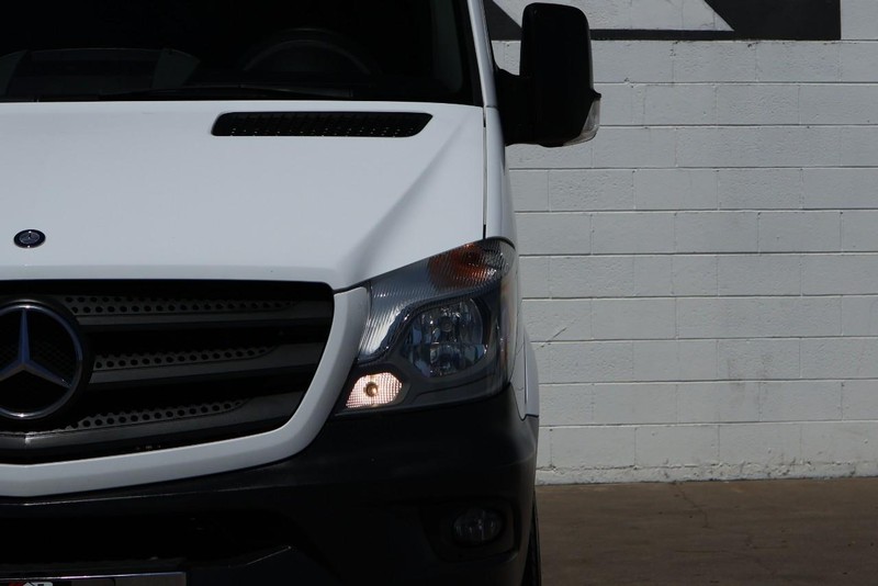 Mercedes-Benz Sprinter Cargo Vans Vehicle Full-screen Gallery Image 04