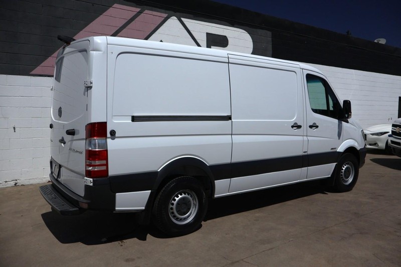 Mercedes-Benz Sprinter Cargo Vans Vehicle Full-screen Gallery Image 05