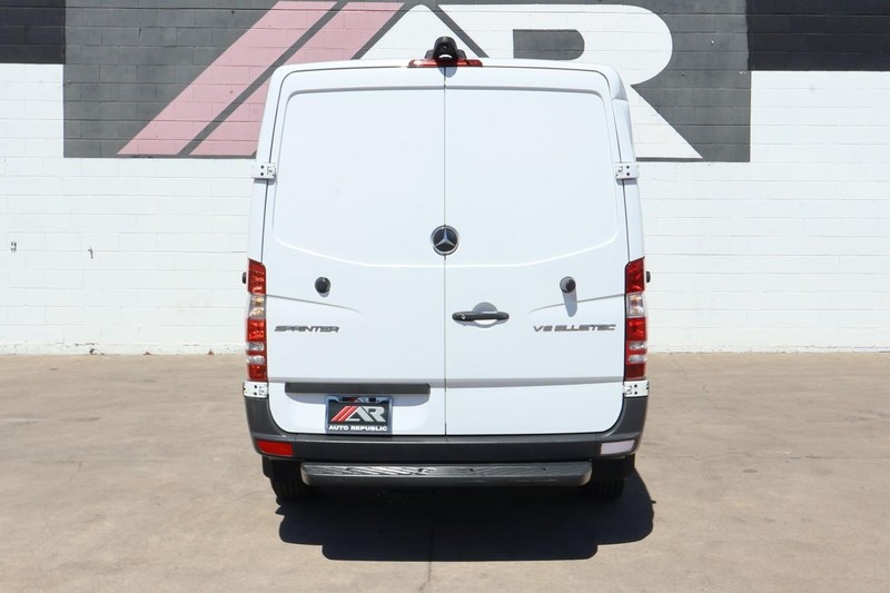 Mercedes-Benz Sprinter Cargo Vans Vehicle Full-screen Gallery Image 07