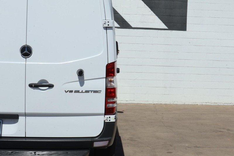 Mercedes-Benz Sprinter Cargo Vans Vehicle Full-screen Gallery Image 08