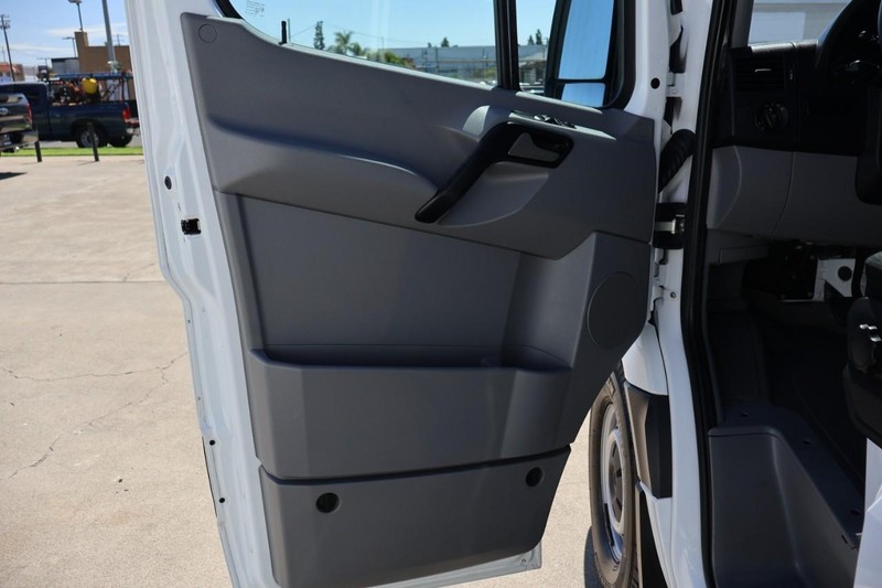 Mercedes-Benz Sprinter Cargo Vans Vehicle Full-screen Gallery Image 15