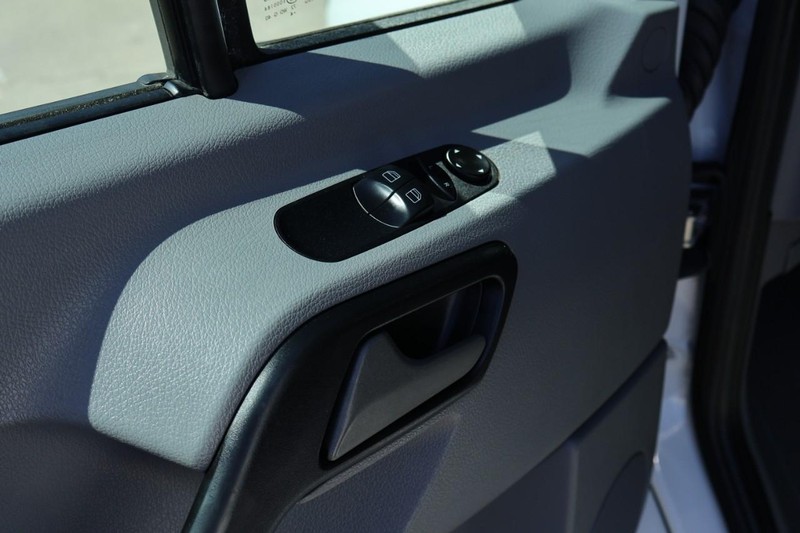 Mercedes-Benz Sprinter Cargo Vans Vehicle Full-screen Gallery Image 16