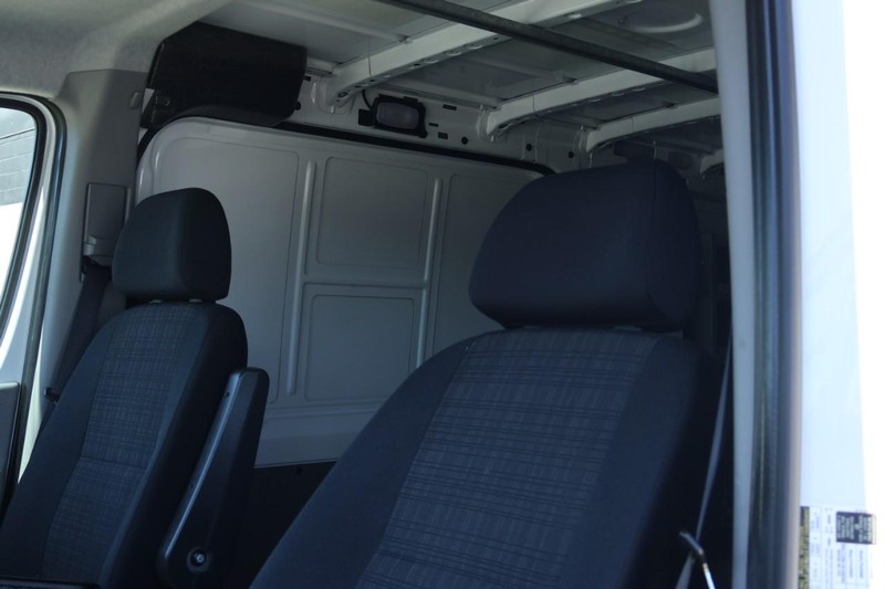 Mercedes-Benz Sprinter Cargo Vans Vehicle Full-screen Gallery Image 19