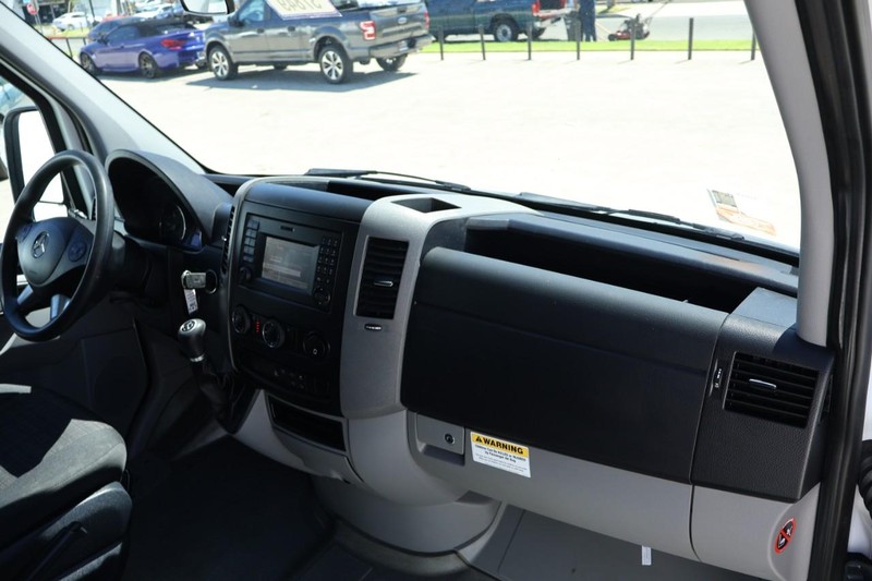Mercedes-Benz Sprinter Cargo Vans Vehicle Full-screen Gallery Image 20