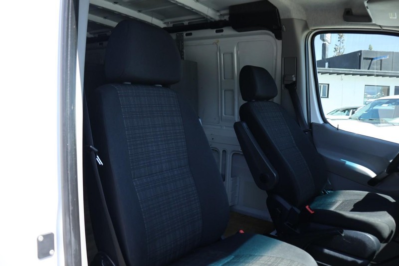 Mercedes-Benz Sprinter Cargo Vans Vehicle Full-screen Gallery Image 21