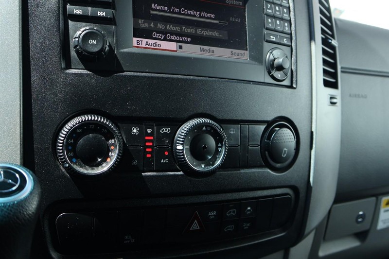 Mercedes-Benz Sprinter Cargo Vans Vehicle Full-screen Gallery Image 32