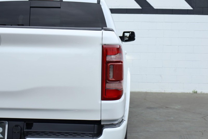 Ram 1500 Vehicle Full-screen Gallery Image 09