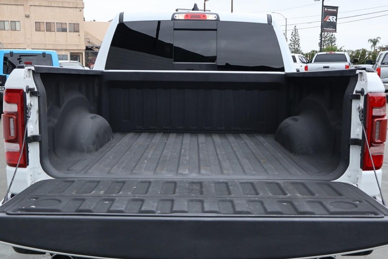 Ram 1500 Vehicle Full-screen Gallery Image 11