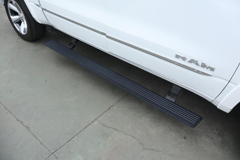 Ram 1500 Vehicle Full-screen Gallery Image 16