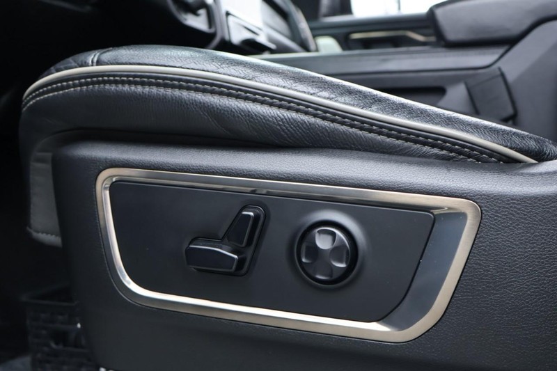 Ram 1500 Vehicle Full-screen Gallery Image 24