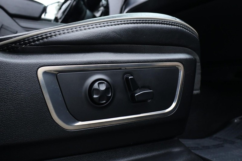 Ram 1500 Vehicle Full-screen Gallery Image 28