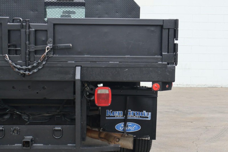 Ford Super Duty F-550 Vehicle Full-screen Gallery Image 09