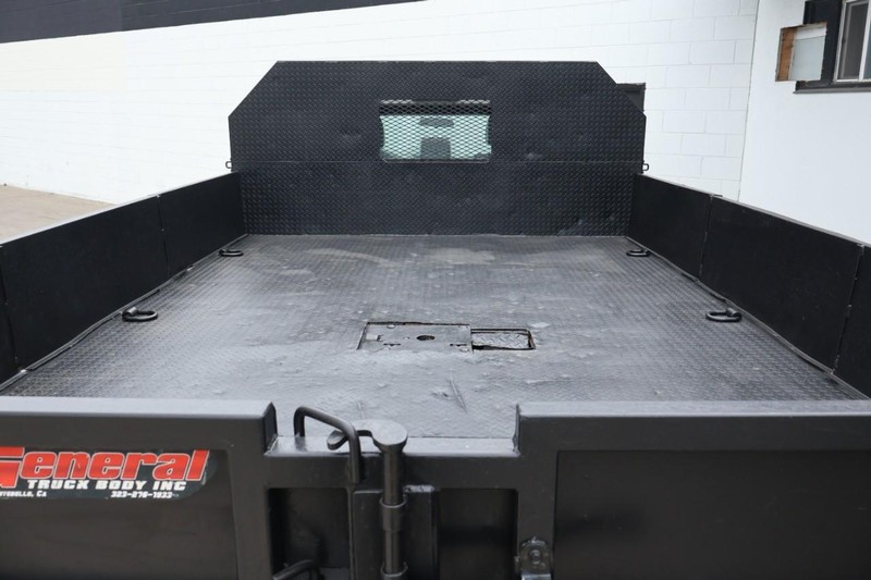 Ford Super Duty F-550 Vehicle Full-screen Gallery Image 10