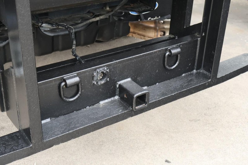 Ford Super Duty F-550 Vehicle Full-screen Gallery Image 11