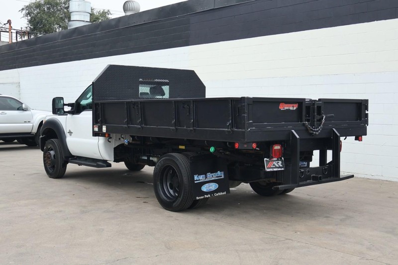 Ford Super Duty F-550 Vehicle Full-screen Gallery Image 12