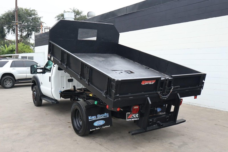 Ford Super Duty F-550 Vehicle Full-screen Gallery Image 13