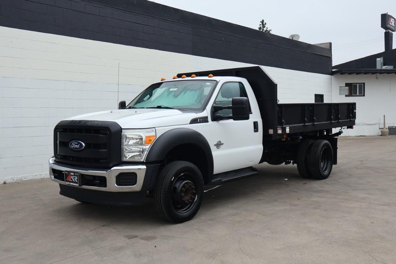 Ford Super Duty F-550 Vehicle Full-screen Gallery Image 15