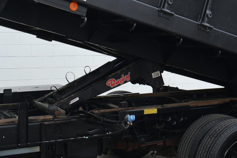 Ford Super Duty F-550 Vehicle Full-screen Gallery Image 17