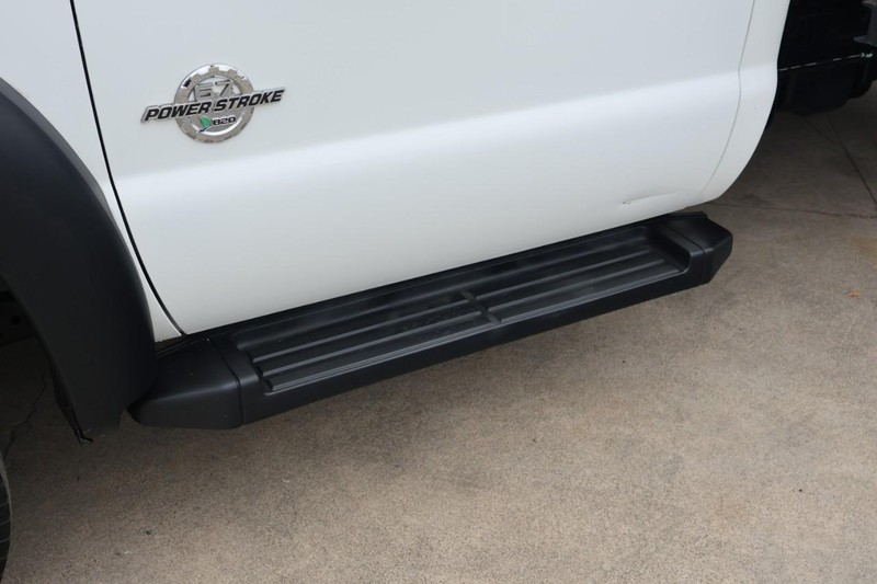 Ford Super Duty F-550 Vehicle Full-screen Gallery Image 18