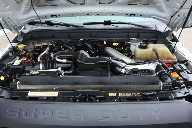 Ford Super Duty F-550 Vehicle Full-screen Gallery Image 19