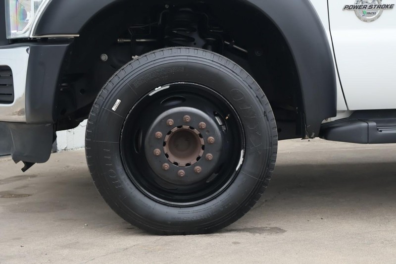 Ford Super Duty F-550 Vehicle Full-screen Gallery Image 21