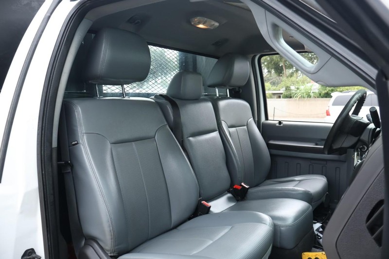 Ford Super Duty F-550 Vehicle Full-screen Gallery Image 27