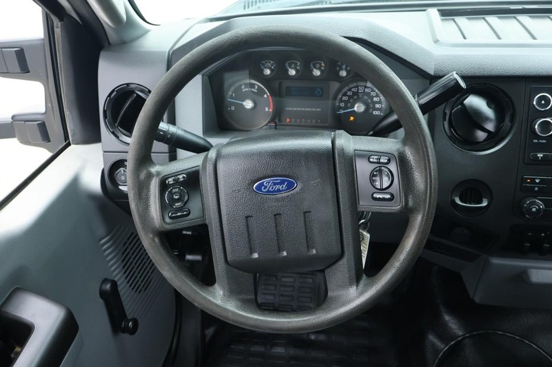 Ford Super Duty F-550 Vehicle Full-screen Gallery Image 29
