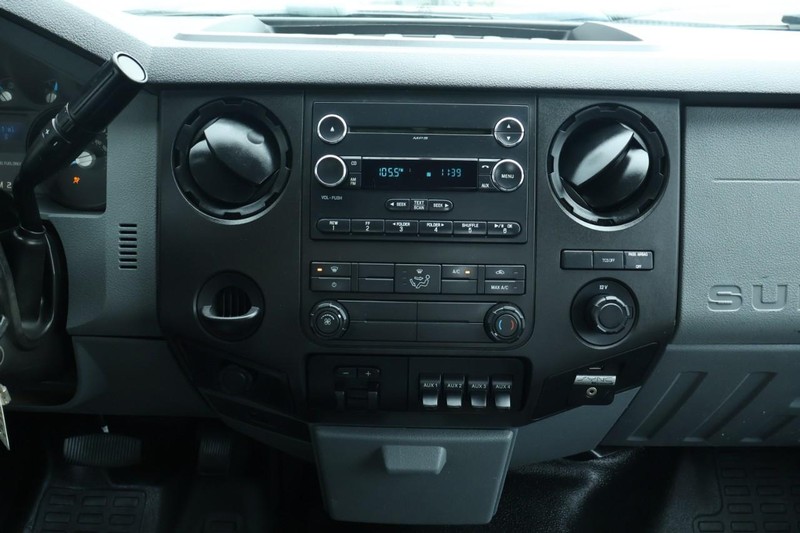 Ford Super Duty F-550 Vehicle Full-screen Gallery Image 30