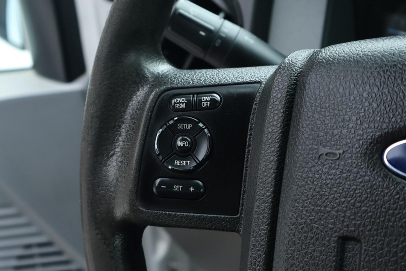 Ford Super Duty F-550 Vehicle Full-screen Gallery Image 32