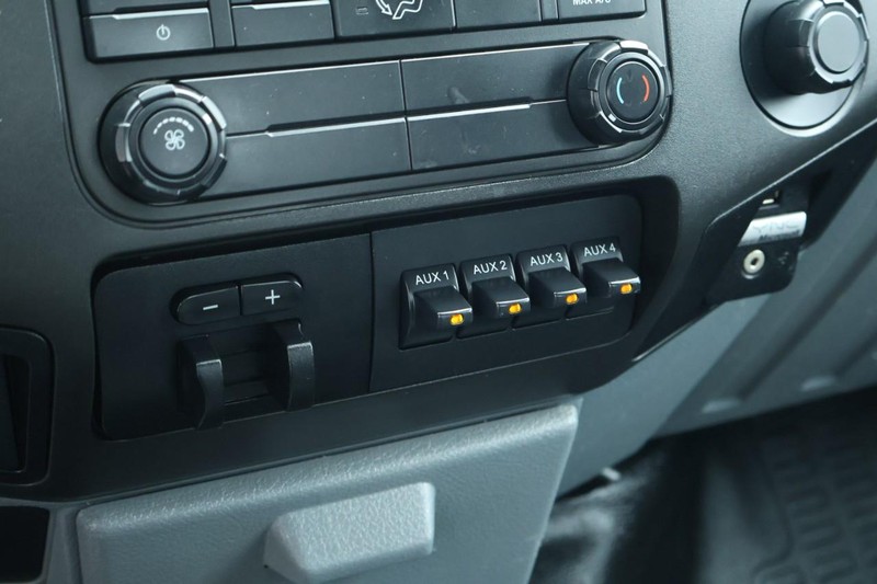 Ford Super Duty F-550 Vehicle Full-screen Gallery Image 35