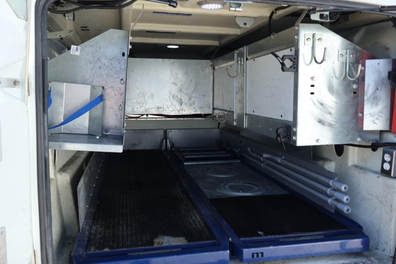 Chevrolet Silverado 2500HD Vehicle Full-screen Gallery Image 08