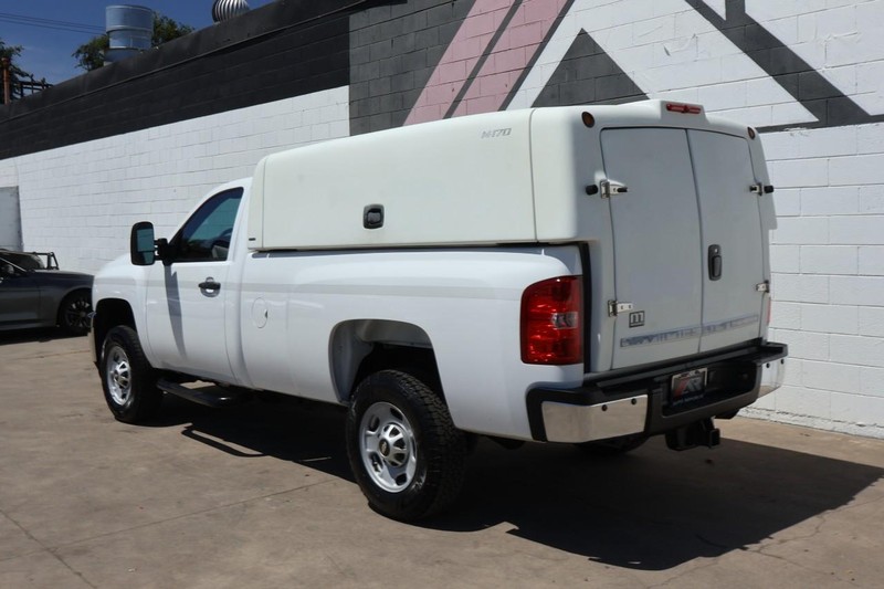 Chevrolet Silverado 2500HD Vehicle Full-screen Gallery Image 10