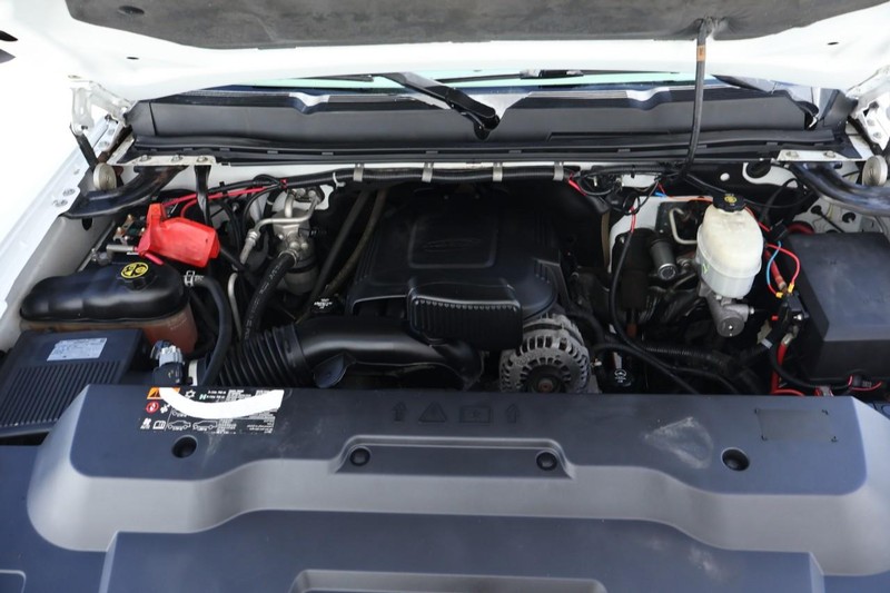 Chevrolet Silverado 2500HD Vehicle Full-screen Gallery Image 14