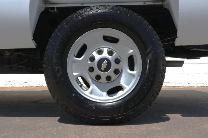 Chevrolet Silverado 2500HD Vehicle Full-screen Gallery Image 15