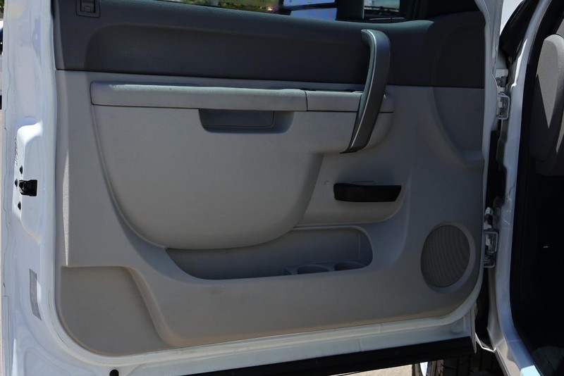 Chevrolet Silverado 2500HD Vehicle Full-screen Gallery Image 16