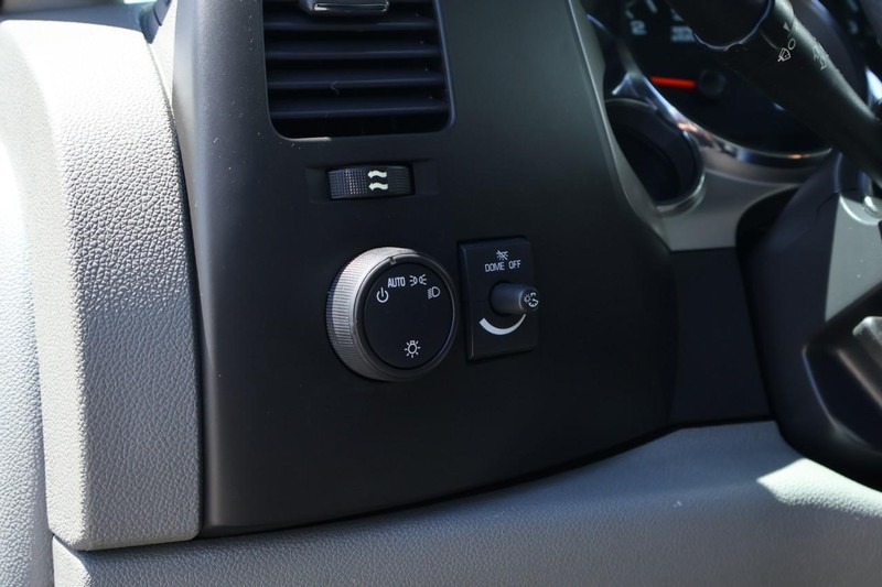 Chevrolet Silverado 2500HD Vehicle Full-screen Gallery Image 18