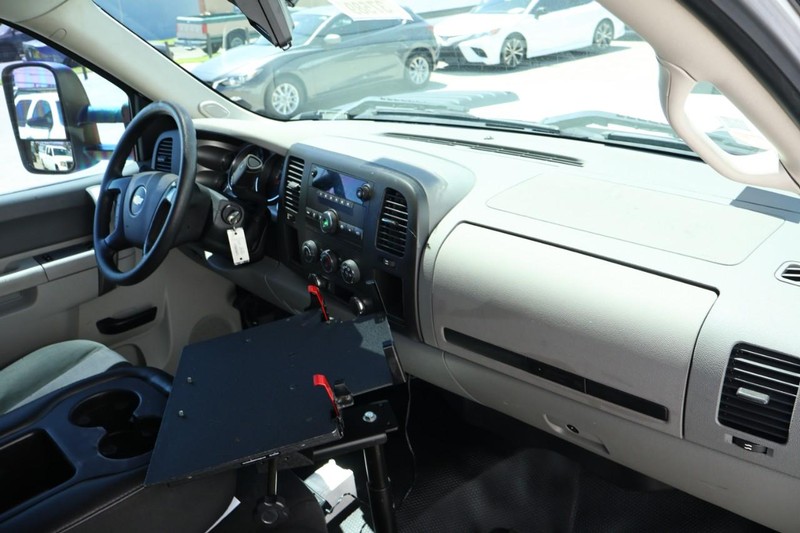 Chevrolet Silverado 2500HD Vehicle Full-screen Gallery Image 21