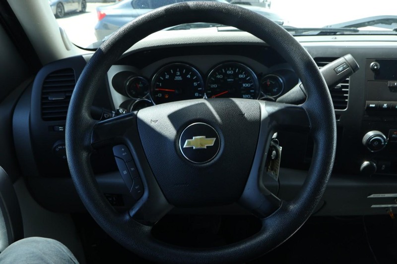 Chevrolet Silverado 2500HD Vehicle Full-screen Gallery Image 23