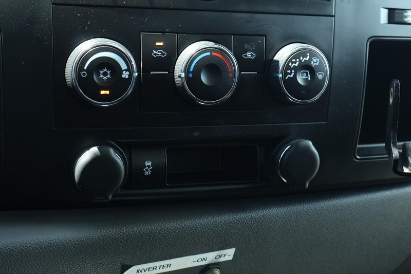 Chevrolet Silverado 2500HD Vehicle Full-screen Gallery Image 25