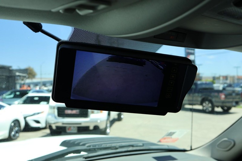 Chevrolet Silverado 2500HD Vehicle Full-screen Gallery Image 27