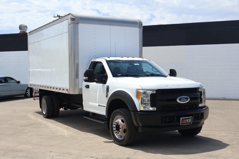 Ford Super Duty F-450 Vehicle Full-screen Gallery Image 02
