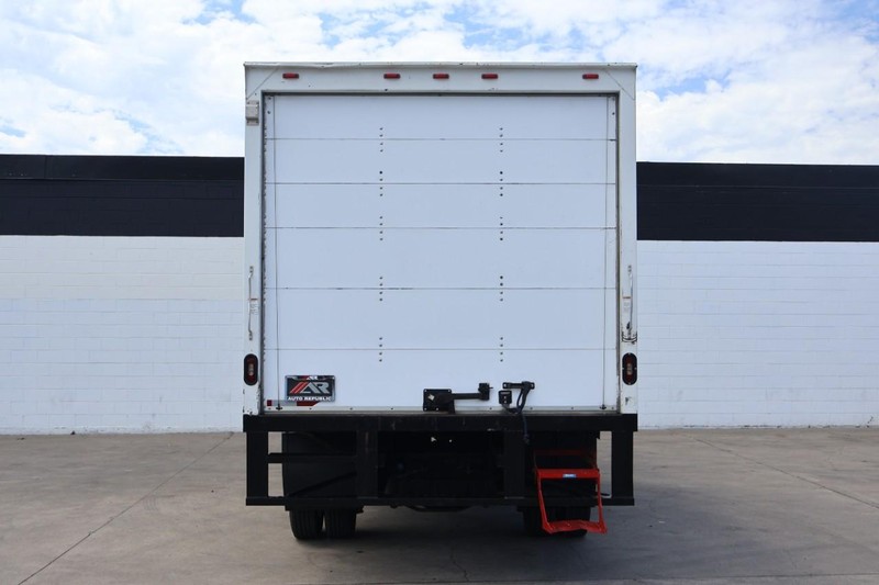 Ford Super Duty F-450 Vehicle Full-screen Gallery Image 06