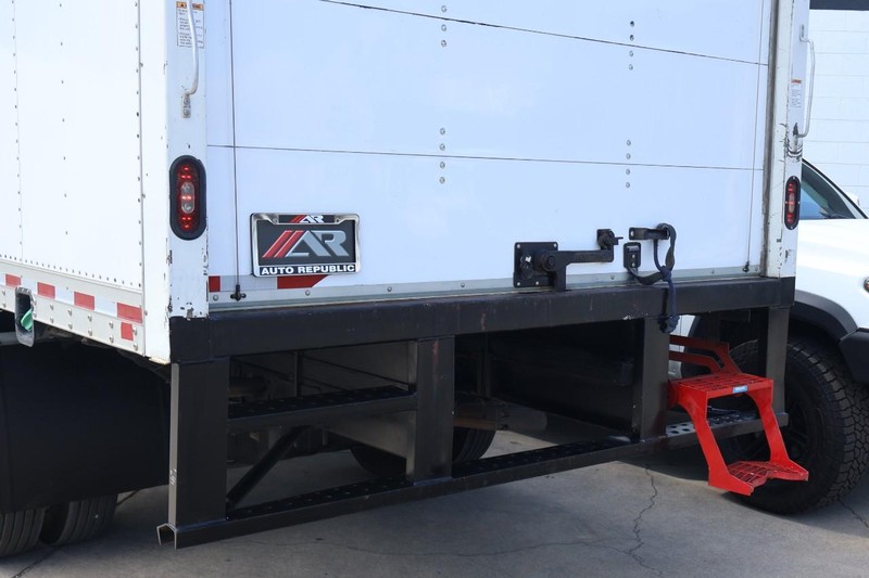 Ford Super Duty F-450 Vehicle Full-screen Gallery Image 09