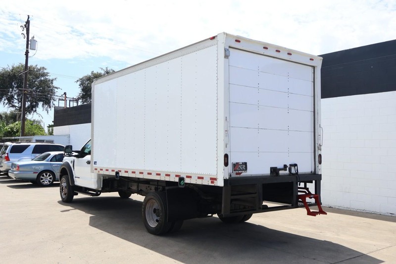 Ford Super Duty F-450 Vehicle Full-screen Gallery Image 10