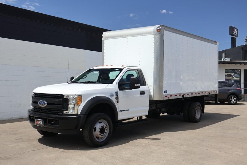 Ford Super Duty F-450 Vehicle Full-screen Gallery Image 12