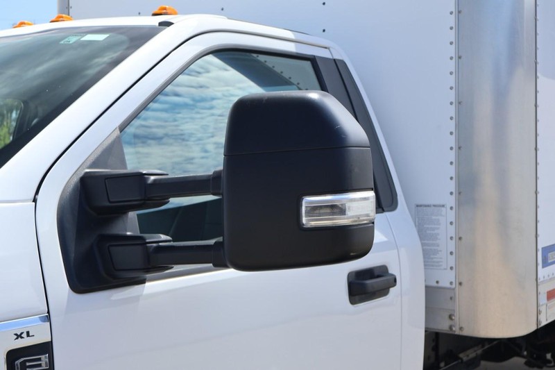 Ford Super Duty F-450 Vehicle Full-screen Gallery Image 13