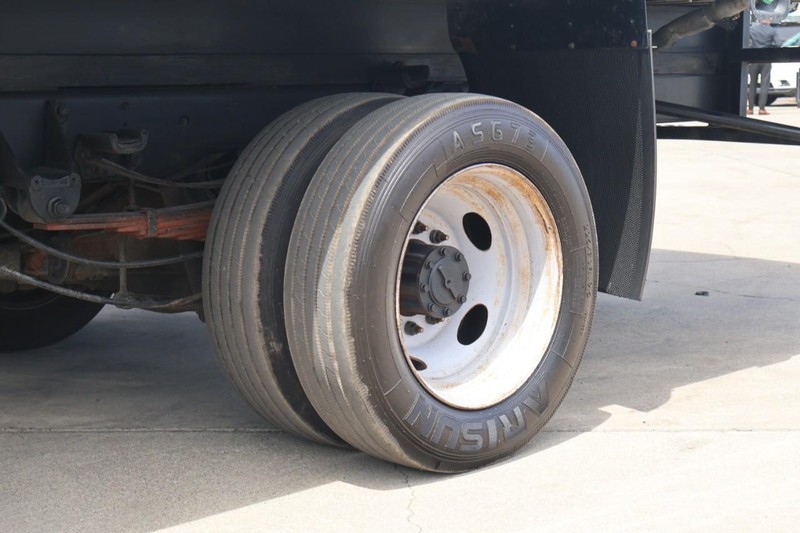 Ford Super Duty F-450 Vehicle Full-screen Gallery Image 16