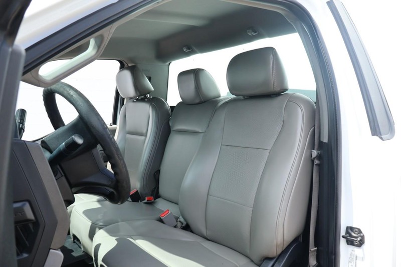 Ford Super Duty F-450 Vehicle Full-screen Gallery Image 21