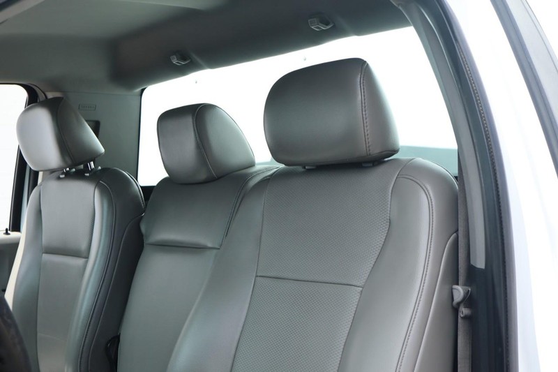 Ford Super Duty F-450 Vehicle Full-screen Gallery Image 22