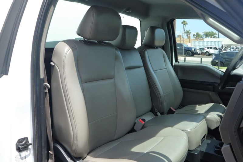 Ford Super Duty F-450 Vehicle Full-screen Gallery Image 24